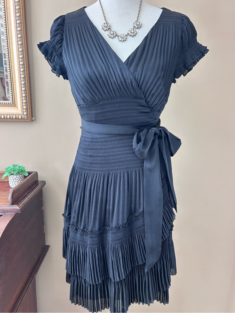 Diane von Furstenberg Pamelot Wrap Dress Black Pleated Satin Short Sleeve Size 6 - Picture 1 of 12